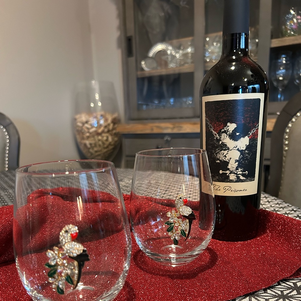 Jeweled, parrot handheld wine glasses
S/2